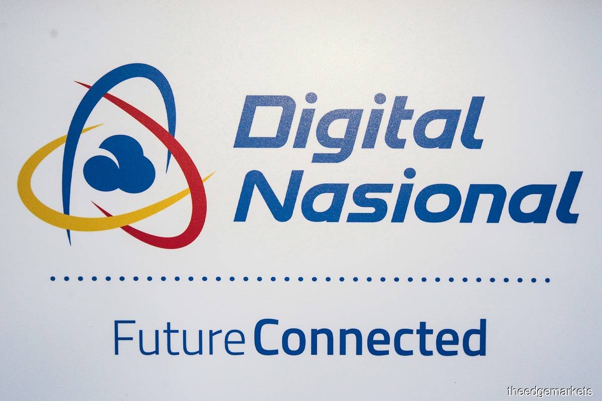 Maxis and U Mobile could not see benefits in being a minority shareholder of DNB, said two of the sources, but added that the firms have told the Government they want to remain in talks for access to DNB's 5G network. (Photo by Zahid Izzani Mohd Said/The Edge)